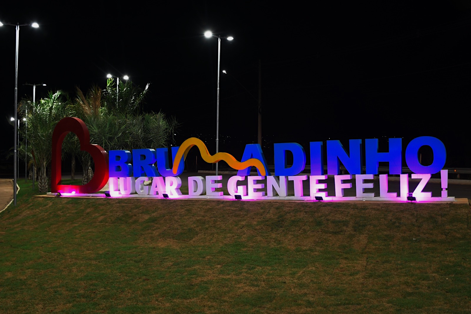 Brumadinho Ativos participa de projeto de iluminação em apoio à campanha Outubro Rosa